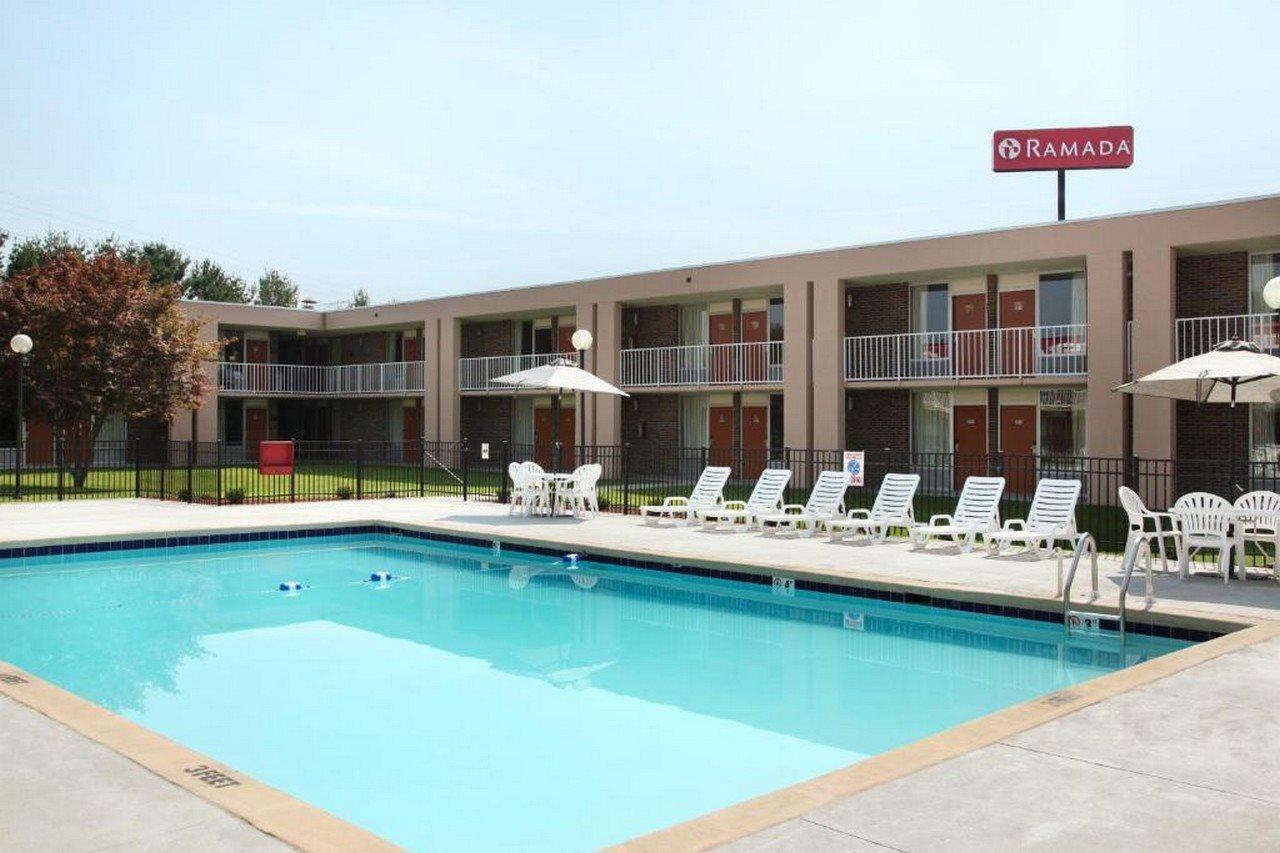 Ramada By Wyndham Wytheville Exterior photo