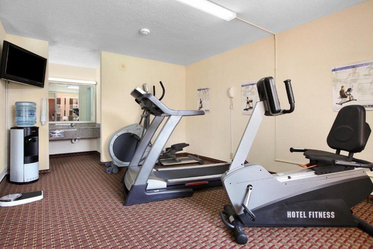 Ramada By Wyndham Wytheville Exterior photo
