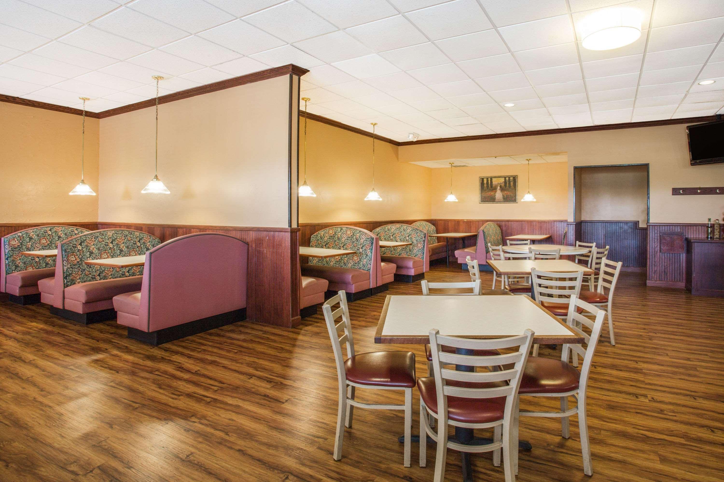 Ramada By Wyndham Wytheville Exterior photo