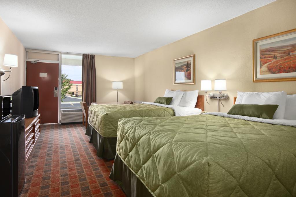 Ramada By Wyndham Wytheville Exterior photo