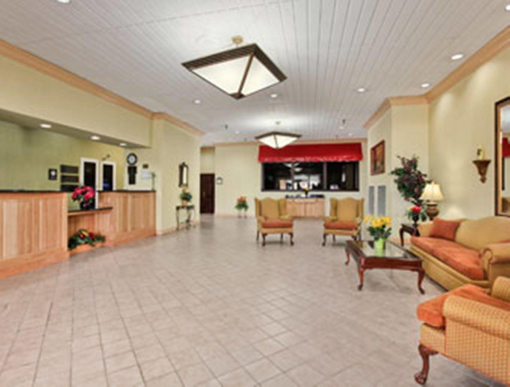 Ramada By Wyndham Wytheville Exterior photo